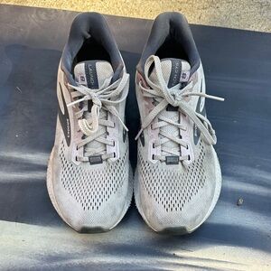 Brooks Launch GTS 8 size women’s 7